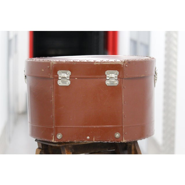 Round Brown Hat Box, 1890s For Sale - Image 10 of 18
