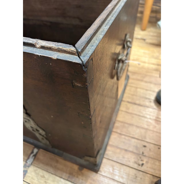 18th Century German Dome Top Oak Dowry Chest For Sale - Image 14 of 17