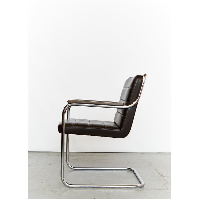 Bauhaus cantilever chair designed by the German designer Rudolf Glatzel and produced by Thonet between 1972 and 1986....