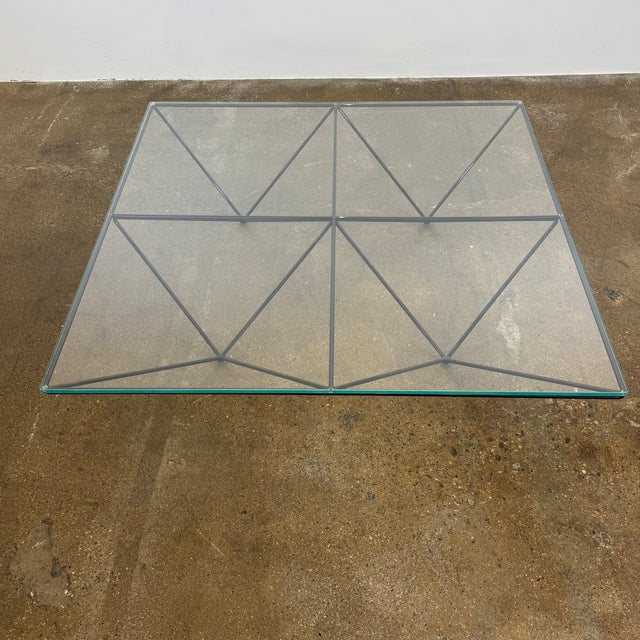 The B&B Italia 'Alanda' coffee table by Paolo Piva is a true icon of 1980s design. This highly successful classic was...