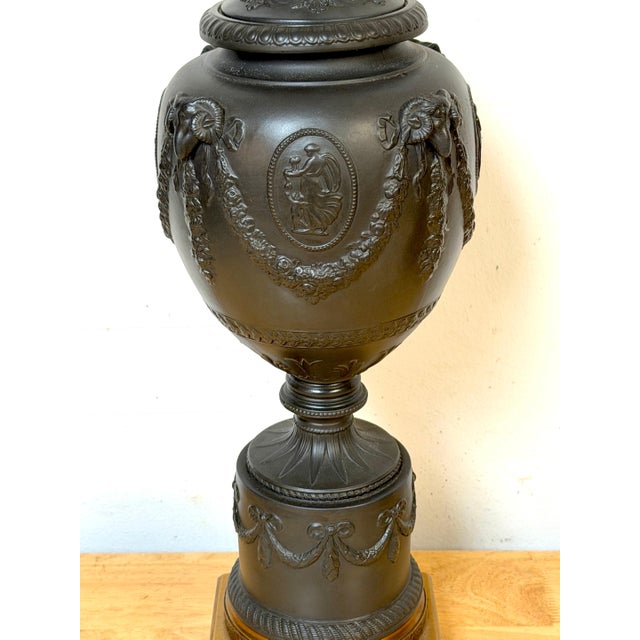 Neoclassical Mid 20th Century Warren Kessler Wedgwood Style Black Basalt Neoclassical Urn Lamps - a Pair For Sale - Image 3 of 16