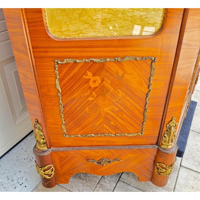 French Louis XV Marquetry Display Cabinet Figural Mounts Porcelain Medallions For Sale - Image 16 of 18
