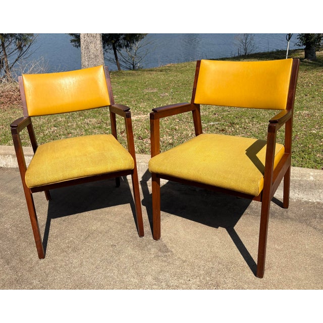 Love these mid century arm chairs made in the USA!