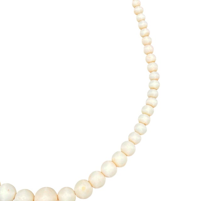 1950s Hand Shapped Angel Skin Coral Beaded Rope Tie Necklace For Sale - Image 4 of 6