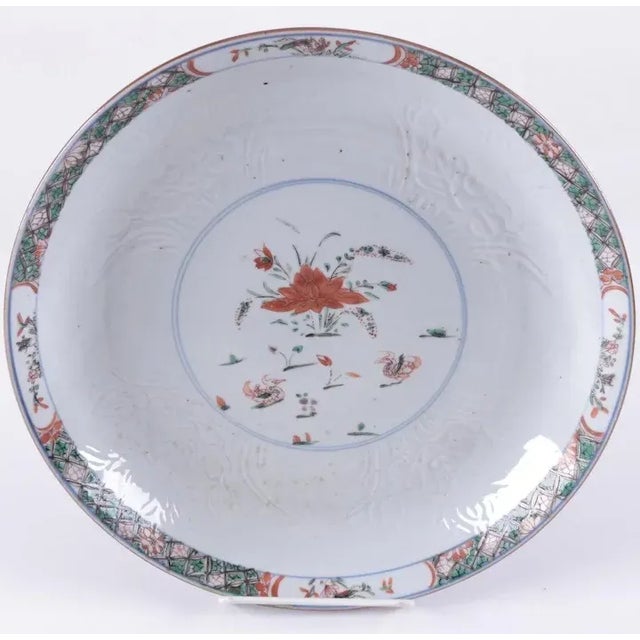 16th Century Chinese Kangxi Period Porcelain Famille Vert Low Bowls - A Pair For Sale - Image 5 of 11