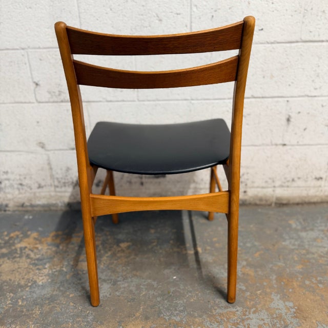 Set of 4 Danish Mid Century Modern Dining Chairs in Teak & Beech Attributed to Boltinge Stolefabrik, 1960’s For Sale In New York - Image 6 of 7