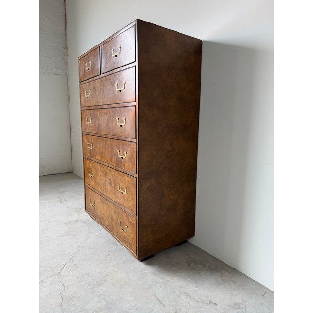 1970’s Vintage John Widdicomb Campaign Burled Wood Highboy Dresser on Casters With Recessed Brass Hardware For Sale In Miami - Image 6 of 13