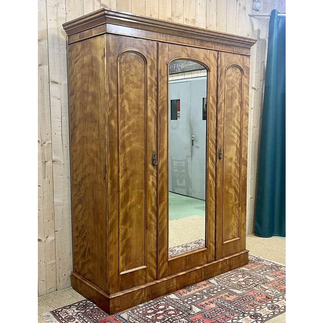 Victorian dressing room of the XIXth in blond mahogany - removable. H = 2m12, l = 1m62, p = 61cm.