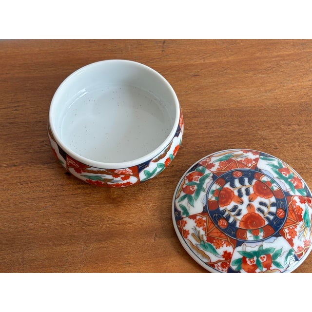 Imari Porcelain Small Vintage Imari Style Lidded Bowl For Sale - Image 4 of 6