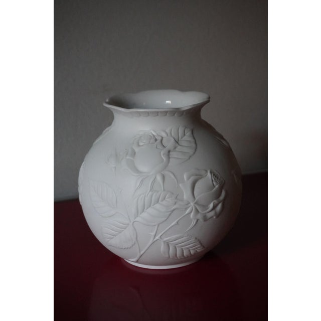 Vintage German Vases in Biscuit Porcelain from AK Kaiser, 1960s, Set of 2 For Sale - Image 3 of 10