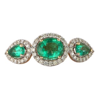 0.88ct Colombian Emeralds and 0.29ct Diamonds 14k Yellow Gold Ring For Sale