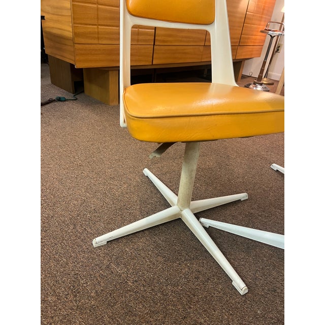 Daystrom 1960s Mid Centiury Modern Dining Table and 3 Colorful Chairs by Daystrom For Sale - Image 4 of 12