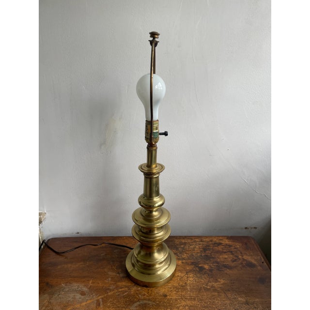 Hollywood Regency Vintage Stiffel Solid Brass Table Lamp — Heavy Cast Traditional Regency Base For Sale - Image 3 of 7