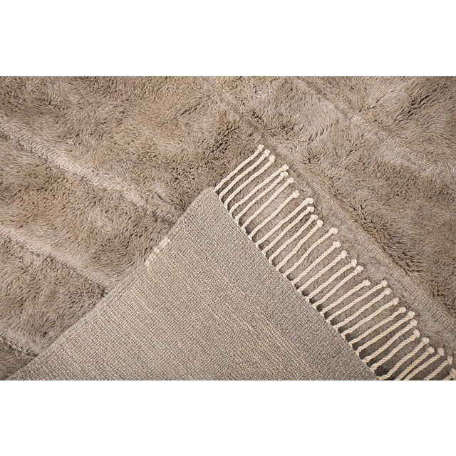 Taupe Organic Veined Monochrome Hand-Knotted Moroccan Wool Rug | 9'11" X 7'1" | One of a Kind For Sale - Image 8 of 8