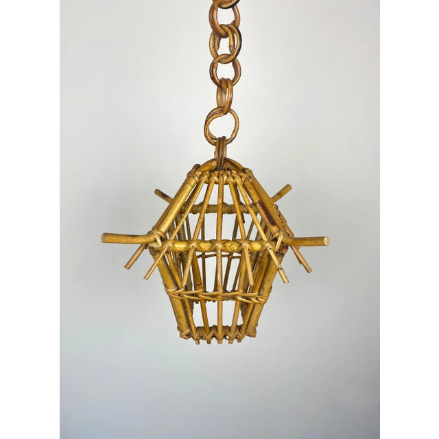 Chandelier pendant lantern shaped in bamboo and rattan. Made in Italy, circa 1960.
