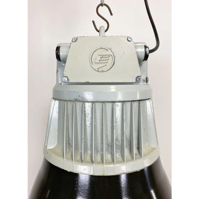 Mid-Century Modern Vintage Black Enamel Industrial Pendant Light, 1960s For Sale - Image 3 of 12