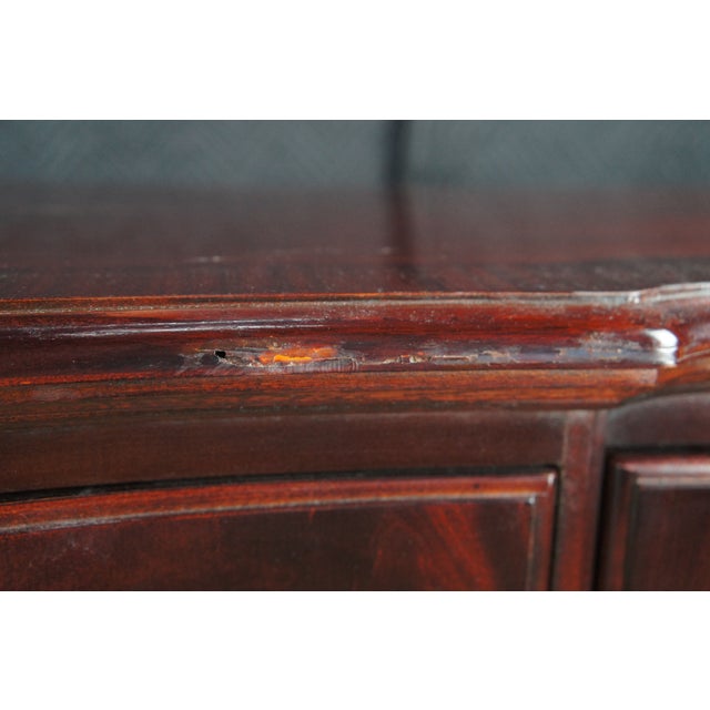 Late 20th Century Thomasville Flame Mahogany Bow Front Dresser W Trifold Mirror & Jewelry Case For Sale - Image 15 of 18