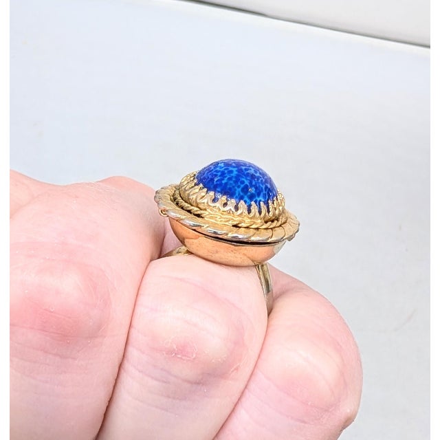 Napier Vintage 1968 Signed Napier Goldtone Cabochon Faux-Lapis "Poison" Adjustable Ring For Sale - Image 4 of 13