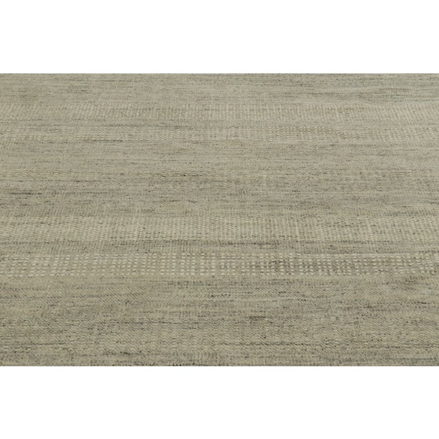 Hand-knotted in wool, this 9x12 contemporary rug from Rug & Kilim’s Texture of Color line is an inventive take on solid...
