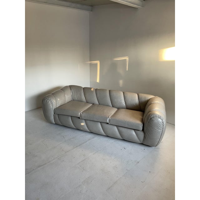 Beautiful Vivai del Sud Candy model sofa in leather Comparative bibliography 646.01/1984 page 47 I have official proof of...