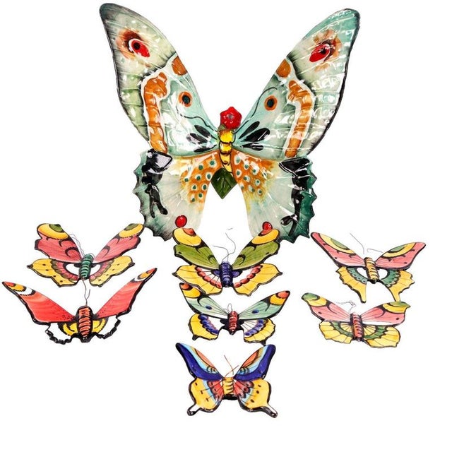 Moulded in crisp relief with gently curved wings, this decorative collection brings together eight glazed earthenware...