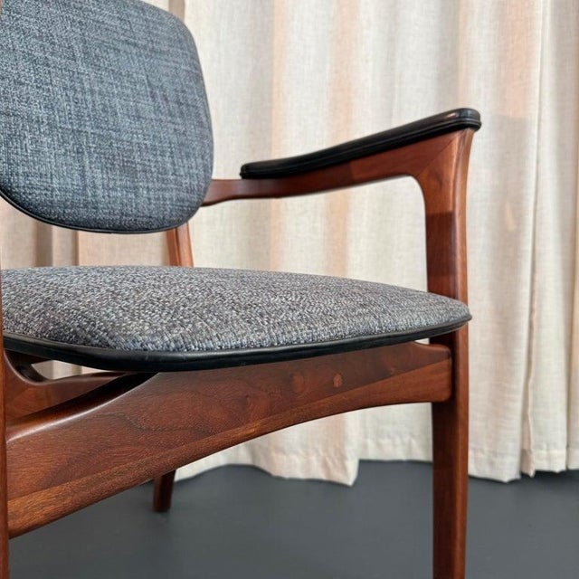 Mid-Century Modern 1950s Mid-Century Modern Sculptural Walnut Armchair by Boling Chair Co. For Sale - Image 3 of 10