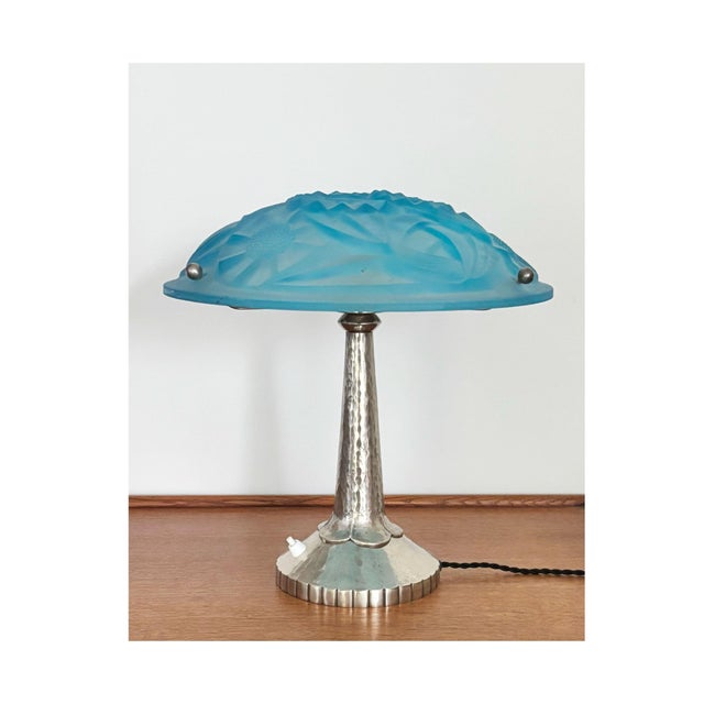 Art Deco Table Lamp with Hammered Metal Base and Glass Shade from Verrerie d'Art Degué, France, 1920s For Sale - Image 11 of 11