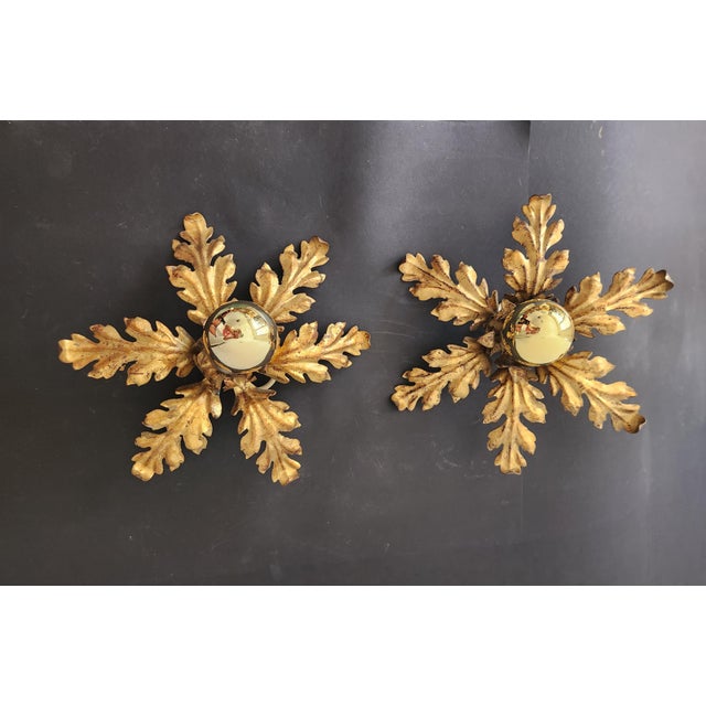 Hollywood Regency Florentine Flower-Shaped Gilt Flush Mount with Hand-Forged, Floral, Gilded with Gold Leaf in the style of Hans Kögl, Italy, 1960s For Sale - Image 4 of 18