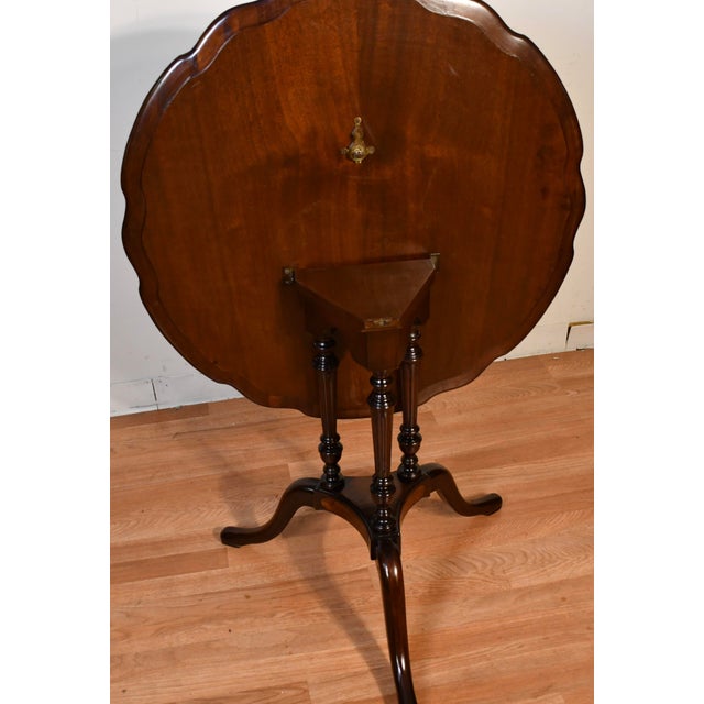 1930s 1930 English Flame Mahogany Tilt-Top Pie Crust Side Table End Table For Sale - Image 5 of 10