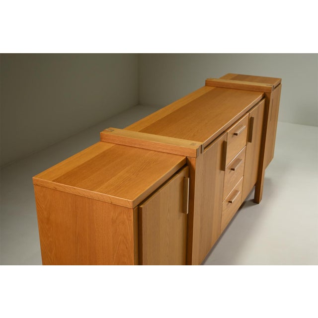 1990s Large Brustalist Oak Sideboard, 1990s For Sale - Image 5 of 9