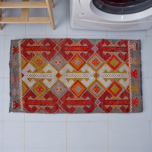 Farmhouse Hand-Made Braided Turkish Small Rug Jajim Kilim 1960s Accent Rug - 1′7″ × 2′9″ For Sale - Image 3 of 12