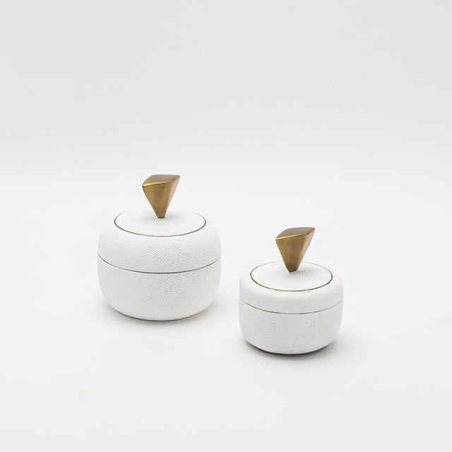 This exquisite set of round boxes by Kifu Paris, crafted from white shagreen, embodies understated luxury with its rich,...