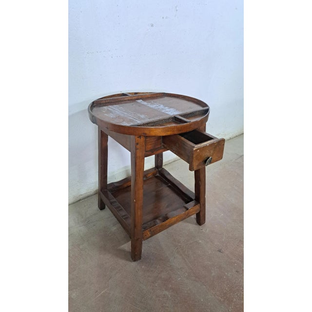 Shoemaker's Worktable in Wood, in Very Good conditions. Designed before 1890