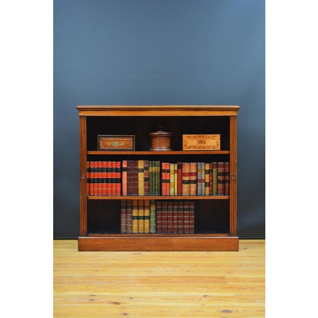 English Victorian Open Bookcase in Walnut, 1890 For Sale - Image 3 of 14
