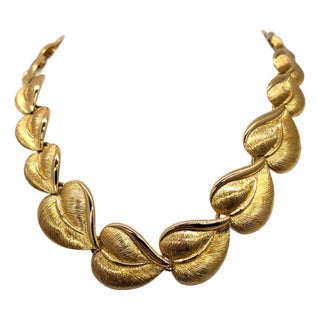 Vintage C1982 Signed Napier Goldtone Heart Shaped Leaves Collar Necklace For Sale