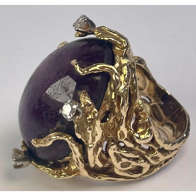 Mid-Century Brutalist-Style Purple Sapphire, 18k Yellow Gold and Diamond Ring, Size 7 - For Sale - Image 4 of 6
