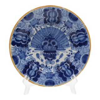 Mid 18th Century Dutch Delft Urn of Peacock Feathers Blue & White Plate For Sale