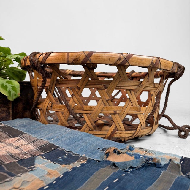 Decorative old Japanese bamboo basket from the 1950s. Dimensions: height 23 cm, diameter 53 cm. The basket is handwoven in...