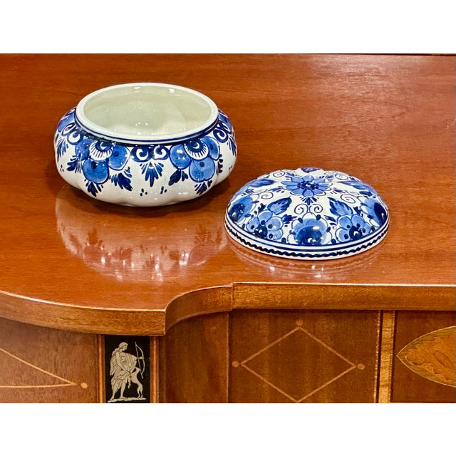 Mid 20th Century Dutch Delft Blue & White Hand-Painted Covered Trinket Box For Sale In West Palm - Image 6 of 9