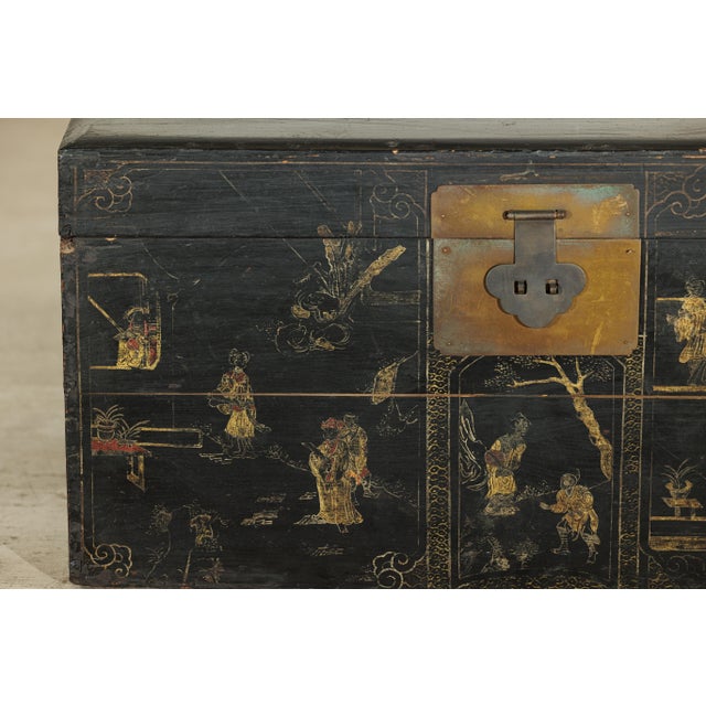 Mid 20th Century Black Chinese Lacquered Blanket Chest with Hand-Painted Figural Scenes For Sale - Image 4 of 18