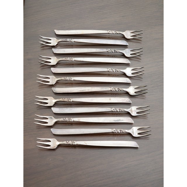 1950s Service for 12 Plus Hostess and Completer Oneida South Seas Community Silver Plated Flatware Set - 96 Pieces For Sale In New York - Image 6 of 18