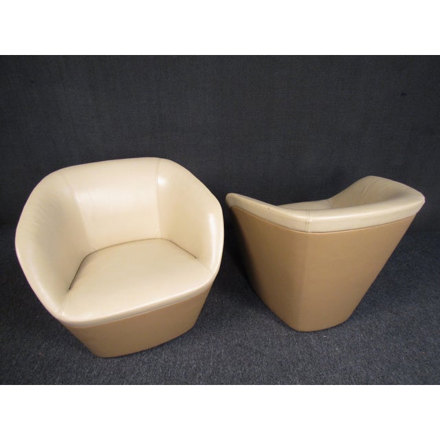 1970s Pair of Vintage Modern Two-Tone Leather Tub Chairs - 2 Pieces For Sale - Image 9 of 12