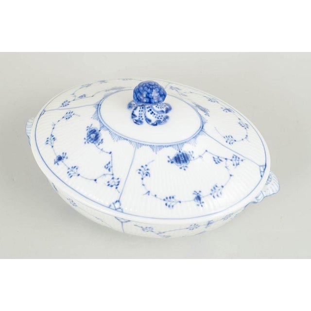 Royal Copenhagen Blue Fluted Plain oval tureen with lid, 1962. Classic oval tureen in Blue Fluted Plain with matching lid...