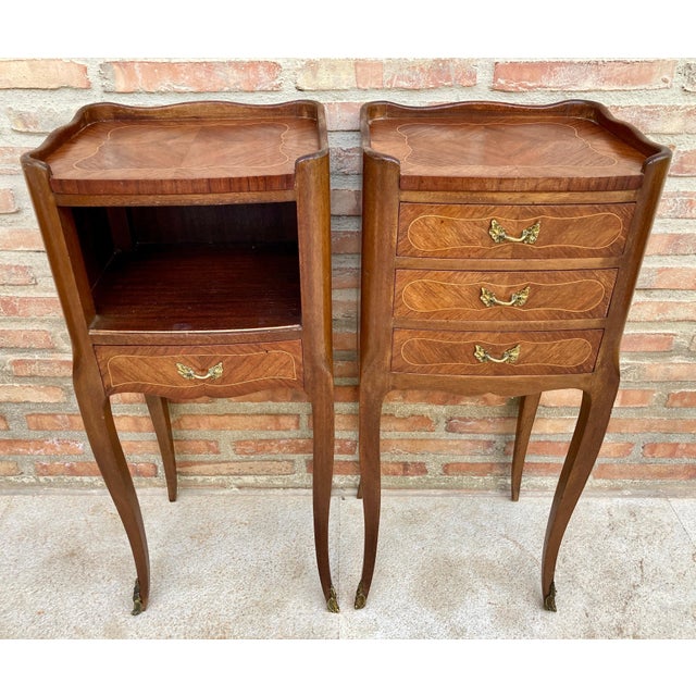 1940s Pair of French Louis XV Style Bedside Tables with Marquetry and Brass Hardware, Pair For Sale - Image 4 of 10