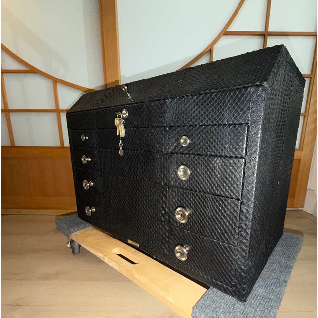 Elisabeth Weinstock Large Black Bespoke Snakeskin 4-Drawer Luxury Jewelry Chest / Case - Rare For Sale In Los Angeles - Image 6 of 16