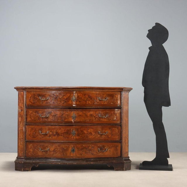 Baroque walnut chest of drawers from the late 17th century, originating from Lombardy. The design features a serpentine...