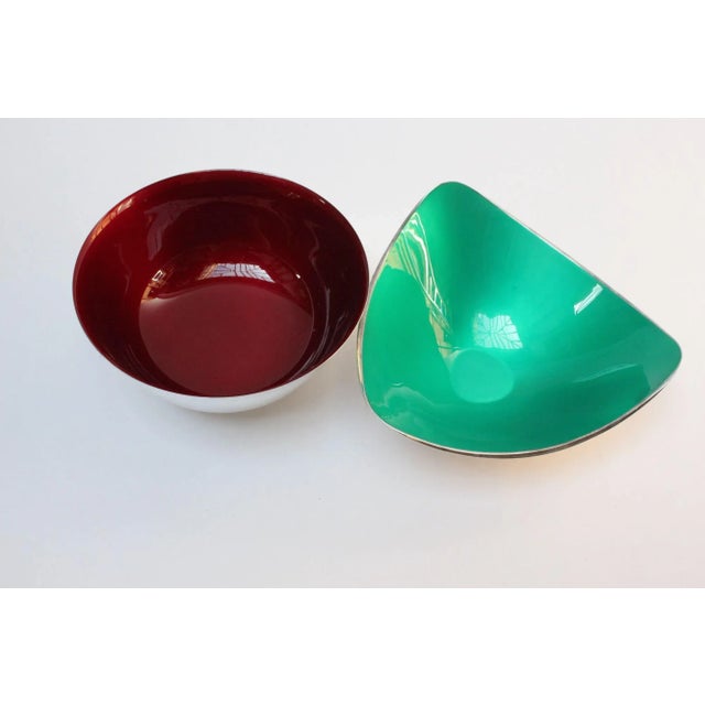 Mid-Century Modern Set of Two Mid-Century Reed and Barton "Color Clad" Green and Ruby Red Silver-Plated Bowls For Sale - Image 3 of 13