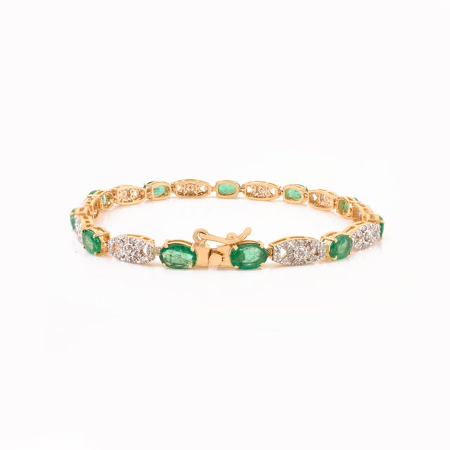 Metal 3.55 Ct Emerald & Diamond Art Deco 20th Century Bracelet in 18k Yellow Gold For Sale - Image 7 of 14