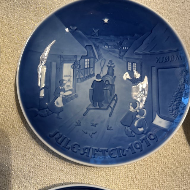 1970s Collectible Plates Going Home for Christmas For Sale In Boston - Image 6 of 12