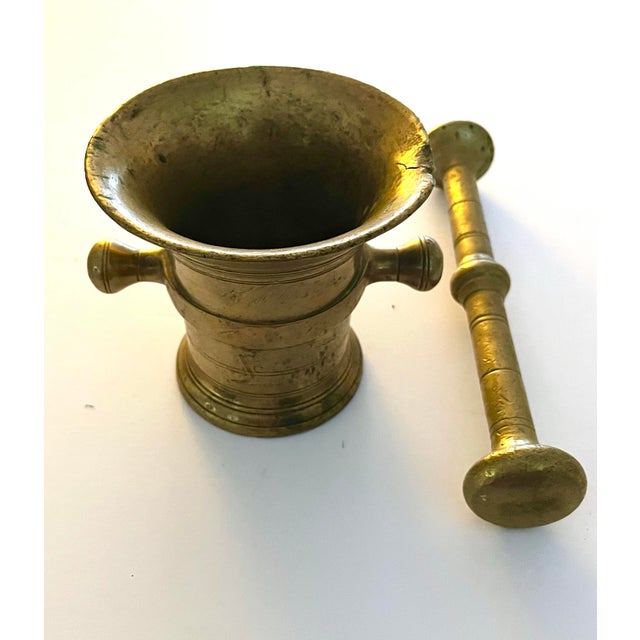Antique bronze mortar and pestle. Useful kitchen decor. Original condition.